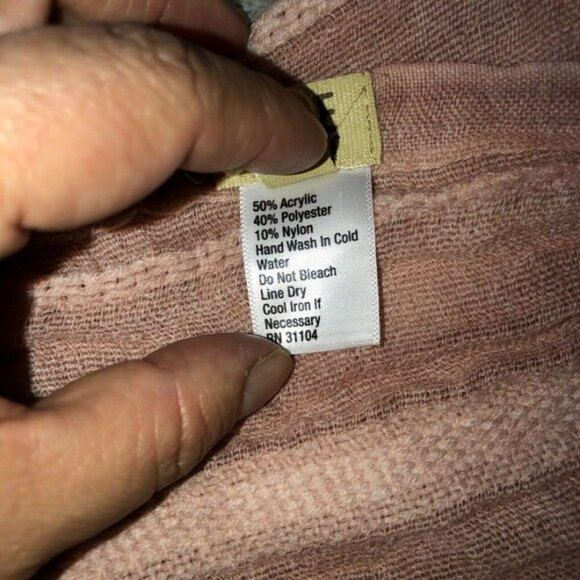 NWT TRUE CRAFT Women's Blush Acrylic Blend Scarf W/Frayed Edge 79 L x 42 W - Picture 7 of 7